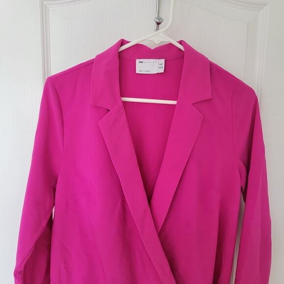 ASOS DESIGN mini blazer dress with buckle drape belt pink

Size 4 - Picture 5 of 7
